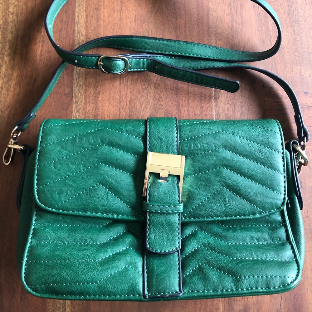 Green crossbody purse with chevron stitching